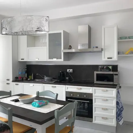 Enchanting Holiday Apartment In Lu Bagnu 아파트 카스텔사르도